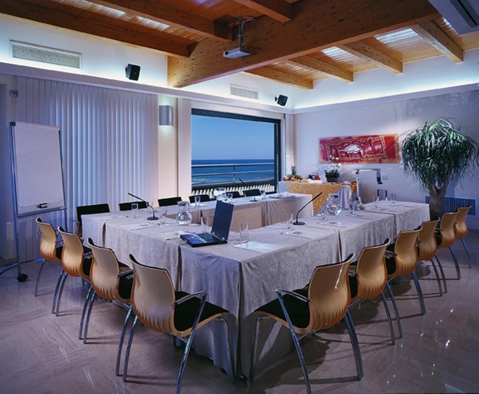 Hotel Europa Beach Village Giulianova Negocio foto