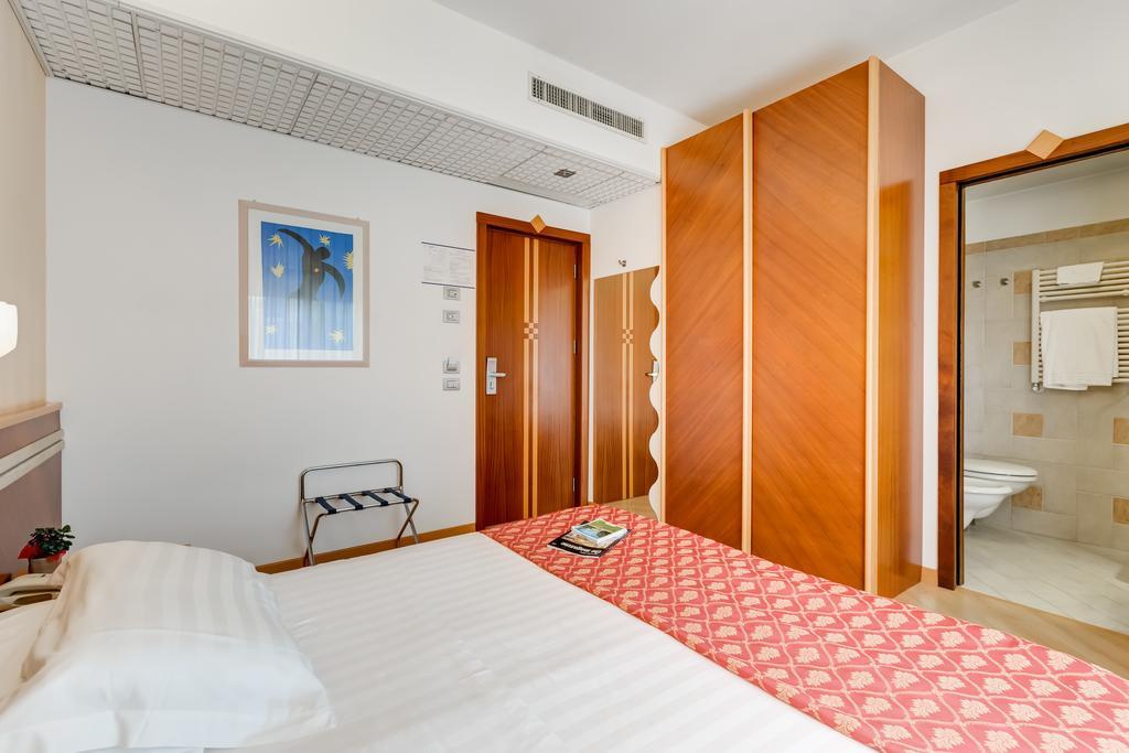 Hotel Europa Beach Village Giulianova Habitación foto